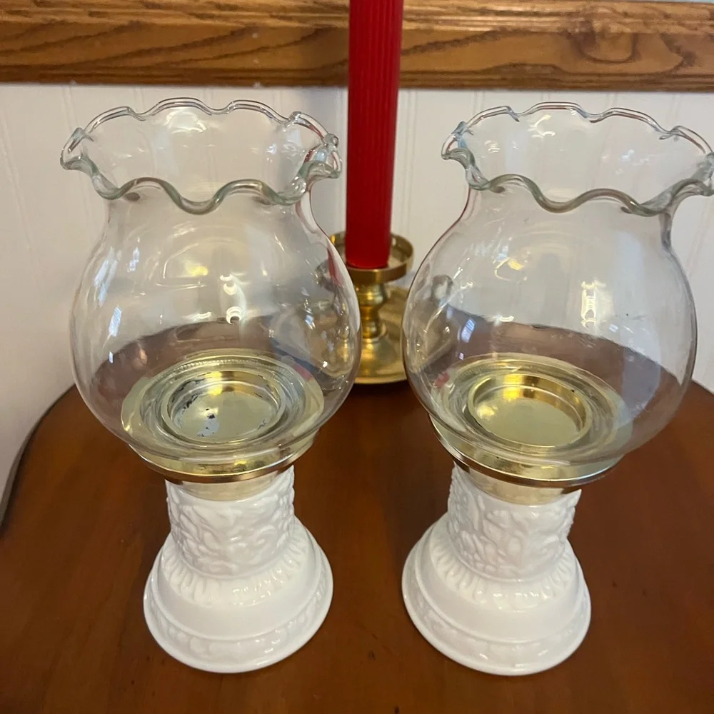 Avon Hurricane Lamp,‎ vintage 1973 milk glass